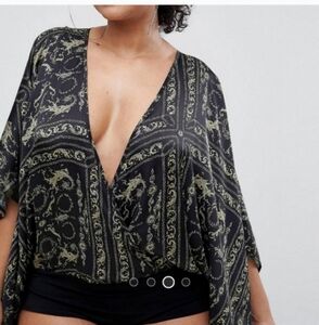 ⚘️Asos Wide sleeve bodysuit 18
